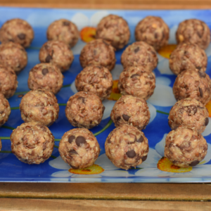 energy balls with peanut butter and chocolate